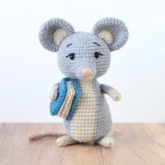 Bianca the Library Mouse (Crochet)